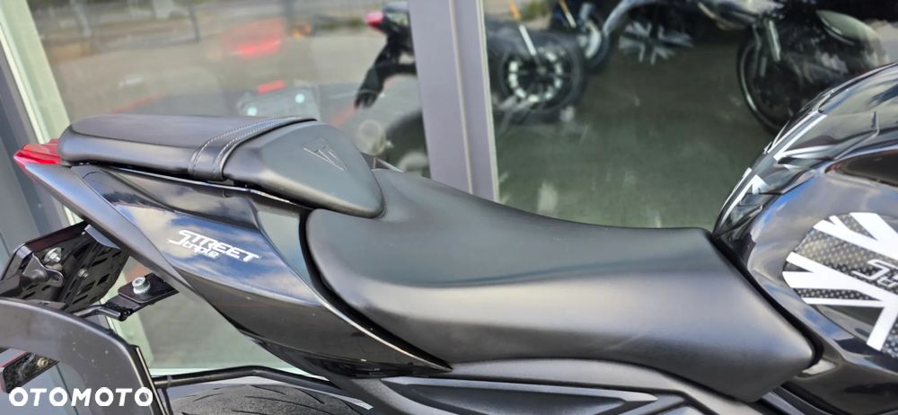 Triumph Street Triple - 16
