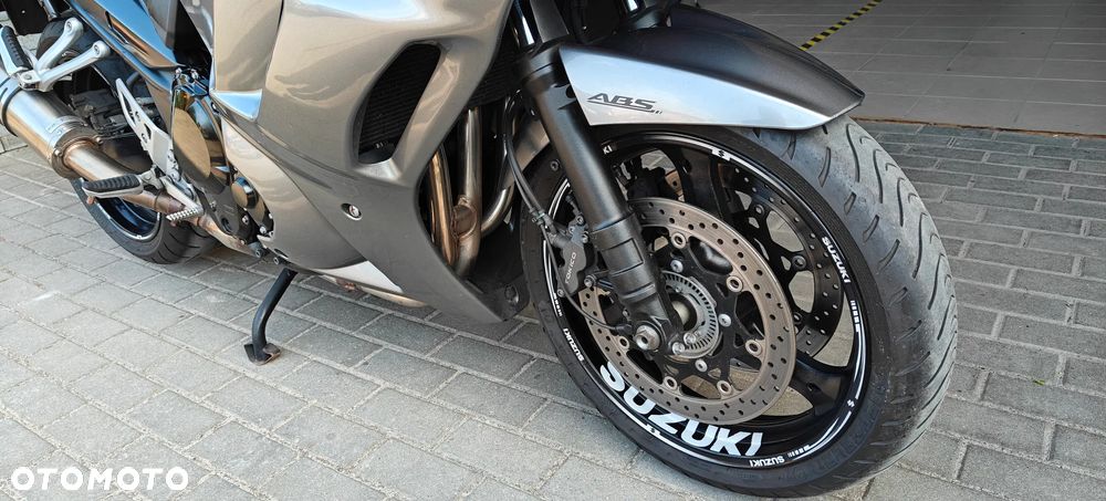 Suzuki GSX - 19