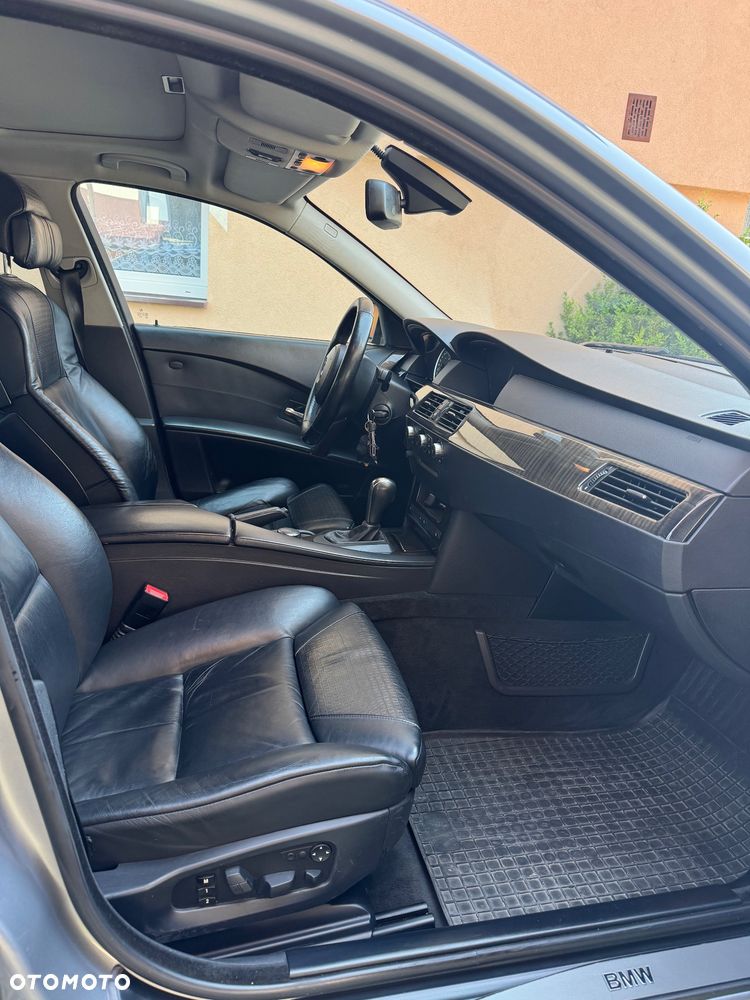 BMW Seria 5 550i - 15