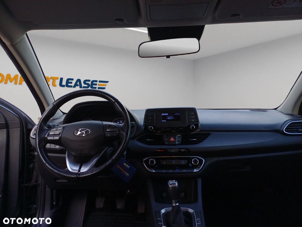 Hyundai i30 1.5 DPI Classic + - 16
