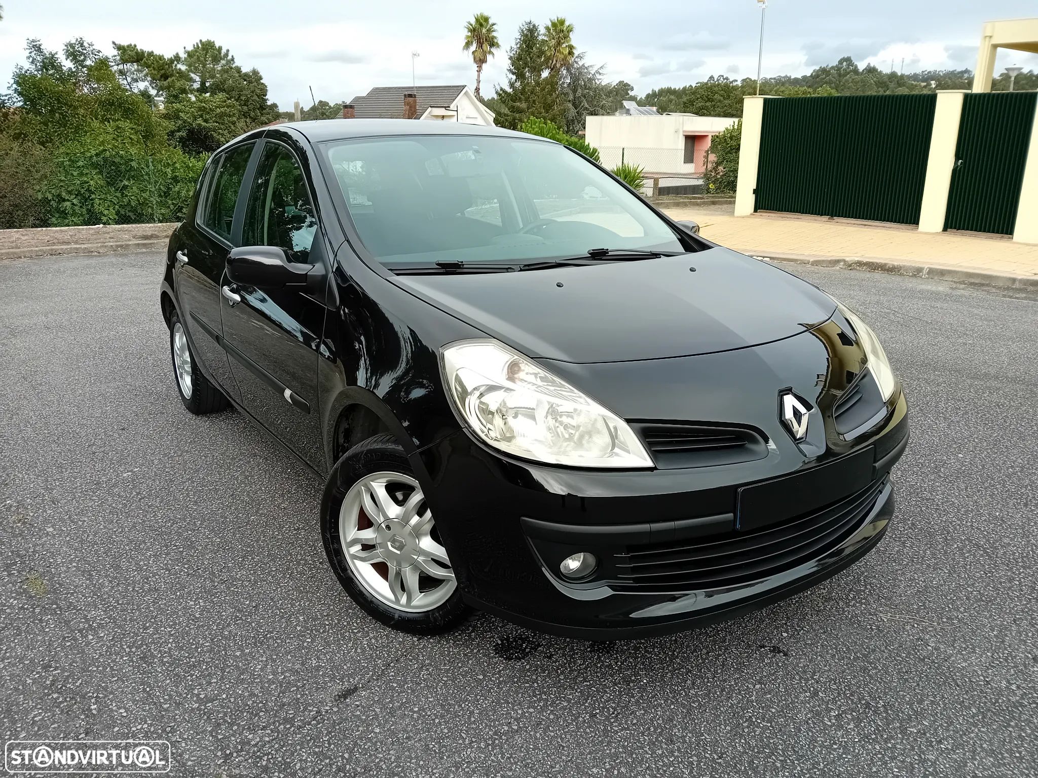Renault Clio 1.2 16V Dynamique - 1