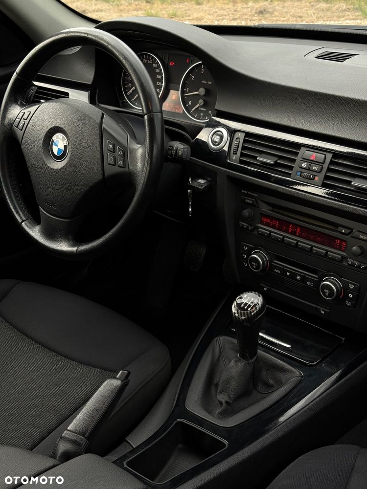 BMW Seria 3 320i - 9