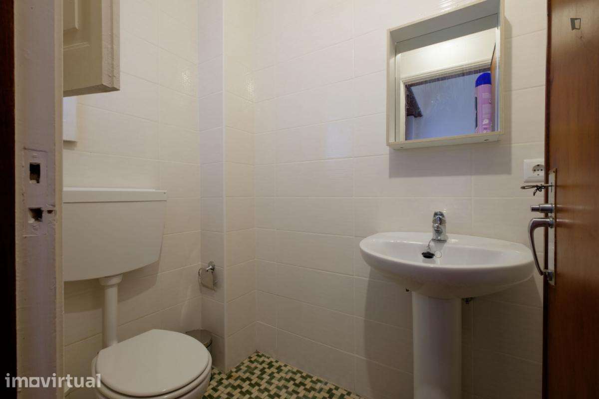 Quarto - localizado em Norton de Matos Coimbra - Grande imagem: 5/26