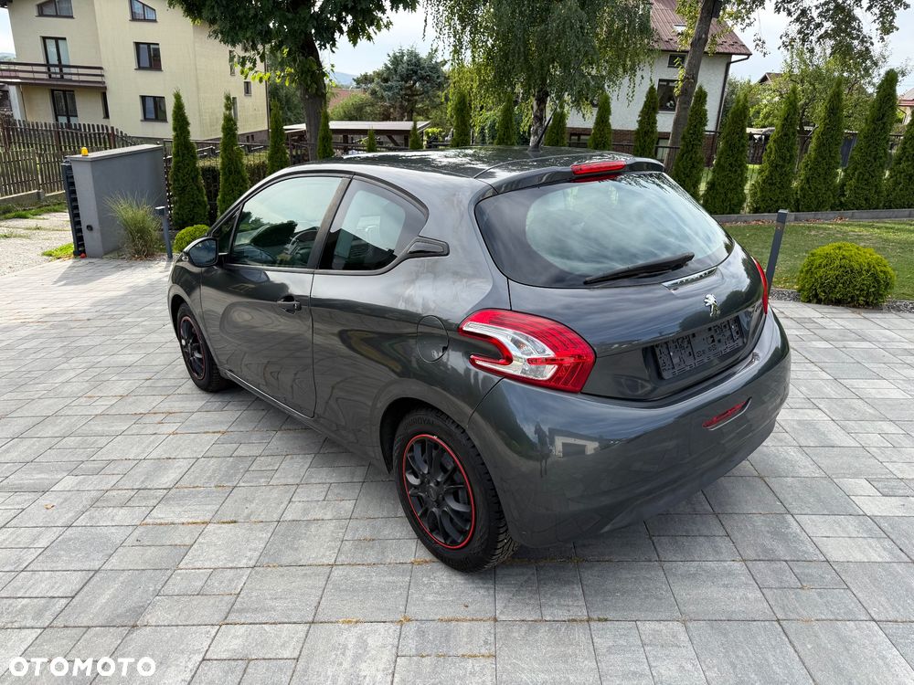Peugeot 208 - 5