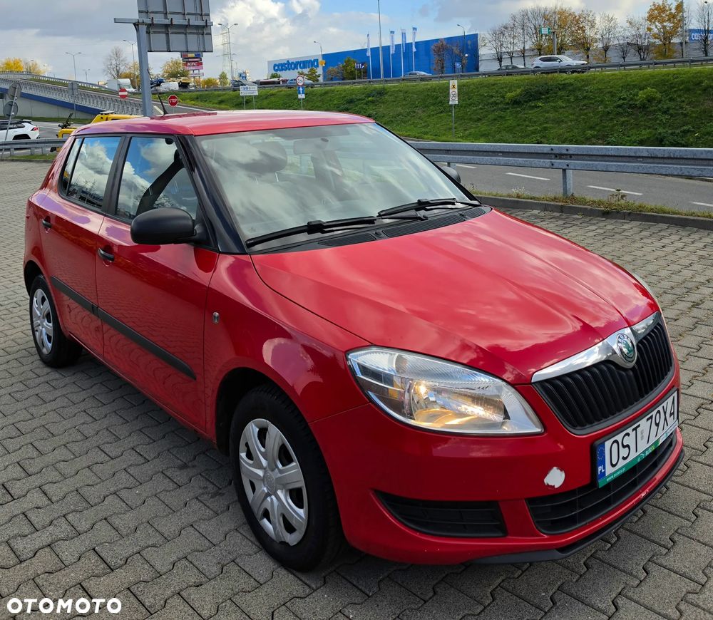 Skoda Fabia 2012 photo 2