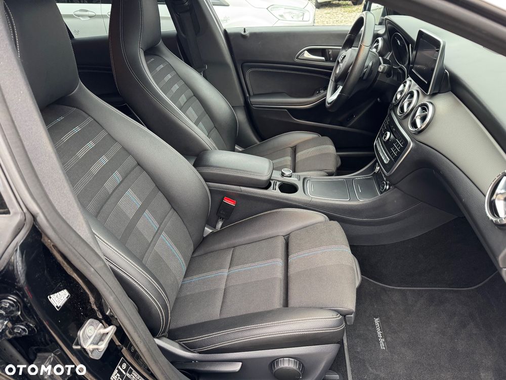 Mercedes-Benz CLA 180 7G-DCT UrbanStyle Edition - 8