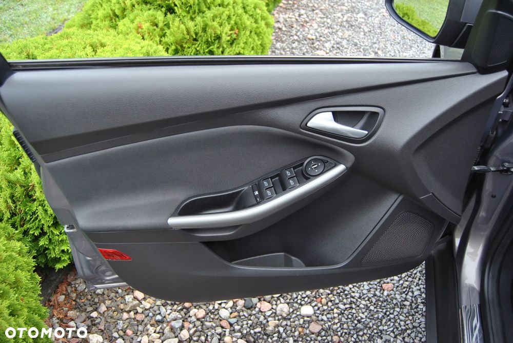 Ford Focus - 32