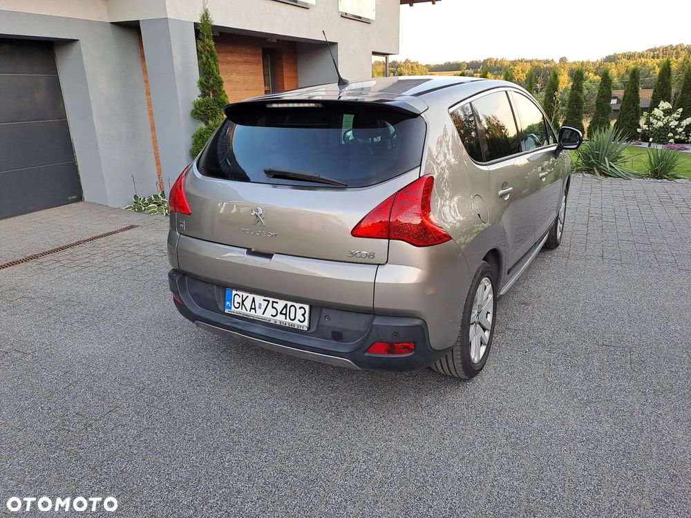 Peugeot 3008 Hybrid4 - 8