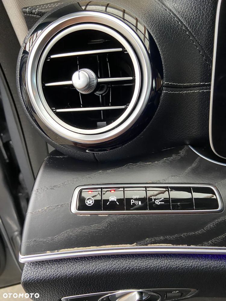 Mercedes-Benz Klasa E 220 d 4-Matic All-Terrain - 29