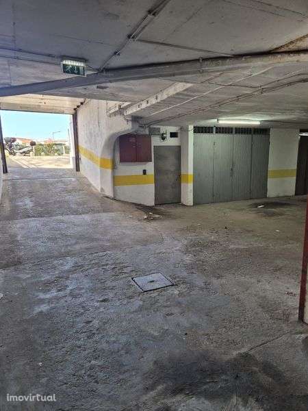 Alugo parqueamento na Torre das Argolas 4 Costa de Caparica - Grande imagem: 3/6