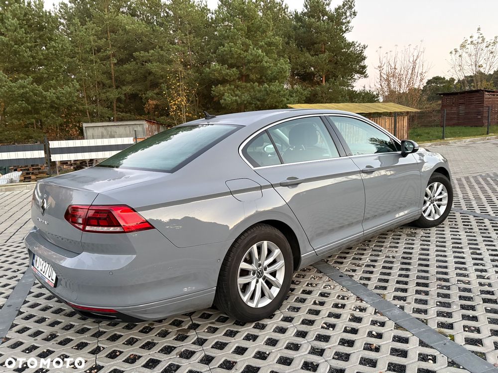 Volkswagen Passat - 4