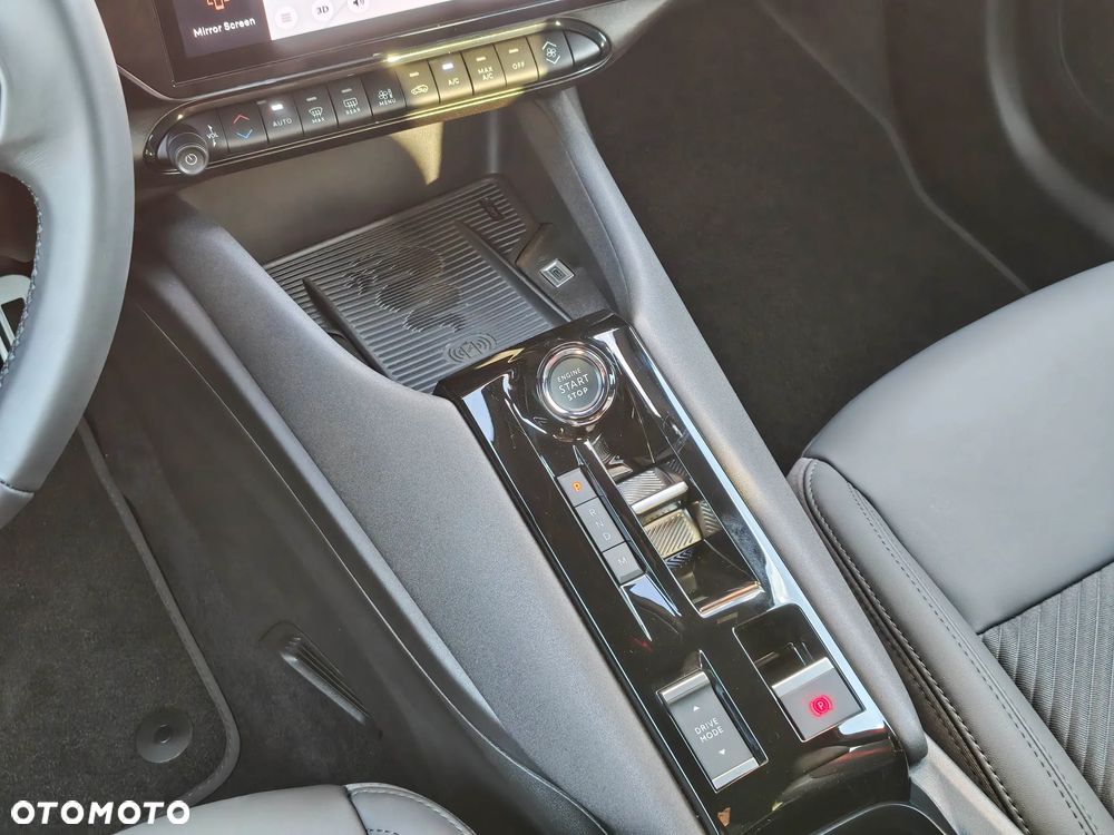 Alfa Romeo Junior 1.2 mHEV Ibrida Q4 eDCT - 9