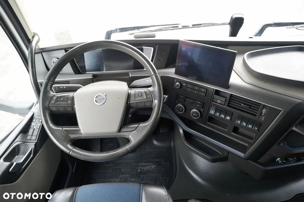 Volvo FH 460 / XXL / + CHŁODNIA SCHMITZ / 2 OSIE PODNOSZONE / PO KONTRAKCIE SERWISOWYM / - 30