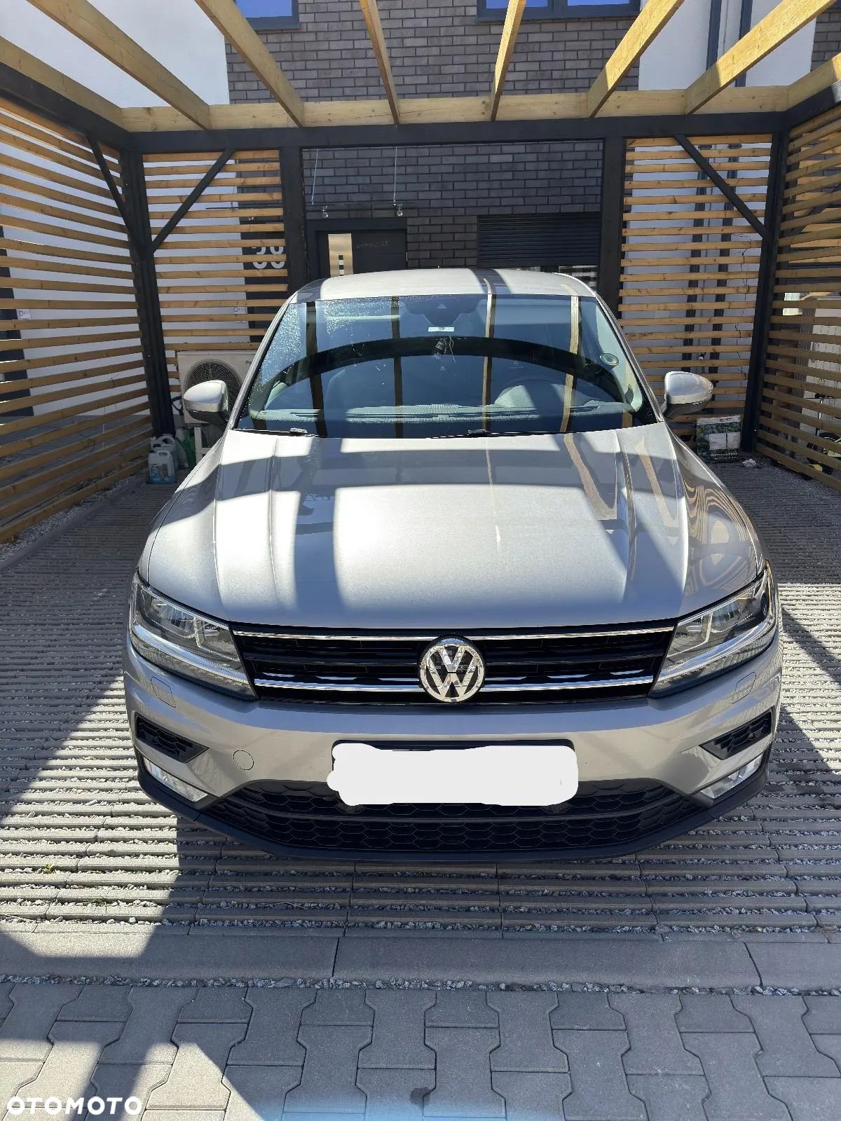 Volkswagen Tiguan - 1