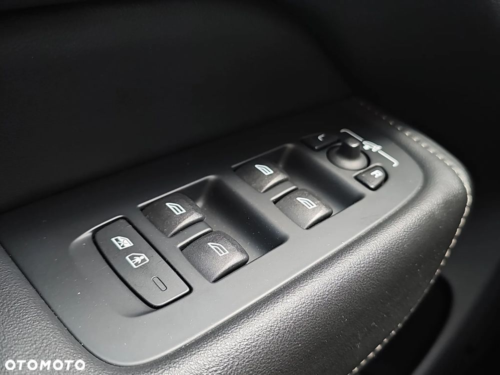 Volvo XC 60 B5 D AWD Ultimate Bright - 27