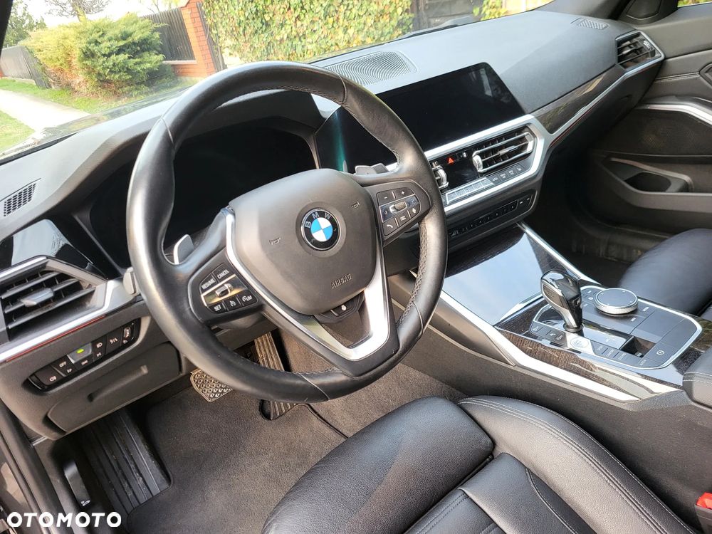 BMW Seria 3 330i Sport Line - 17