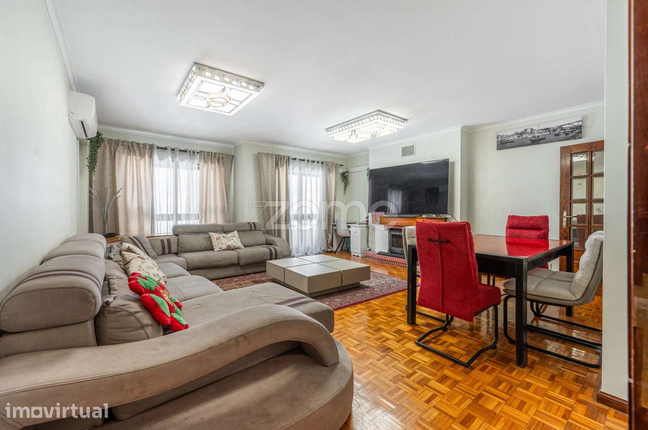 Apartamento T3 Duplex | Santos Pousada | 2 Lugares de Garagem - Grande imagem: 3/30