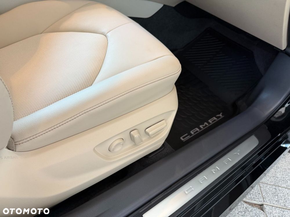 Toyota Camry 2.5 Hybrid Executive CVT - 17