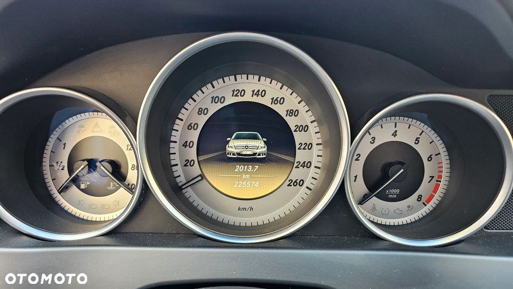 Mercedes-Benz Klasa C 200 CGI BlueEFFICIENCY Avantgarde - 18