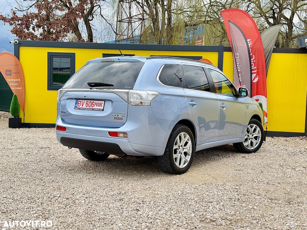 Mitsubishi Outlander 2.0 4WD Top - 5