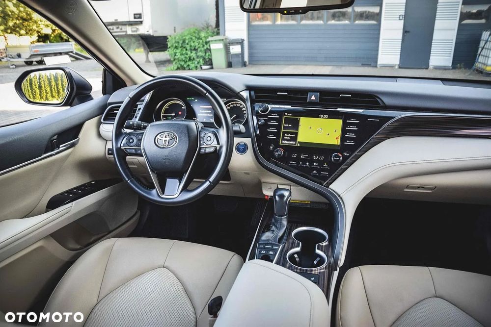 Toyota Camry 2.5 Hybrid Executive CVT - 27