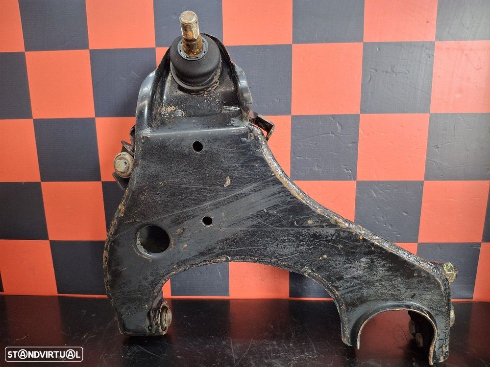 Braço Suspensão Frente Esquerdo Nissan Pick Up (D22) - 2