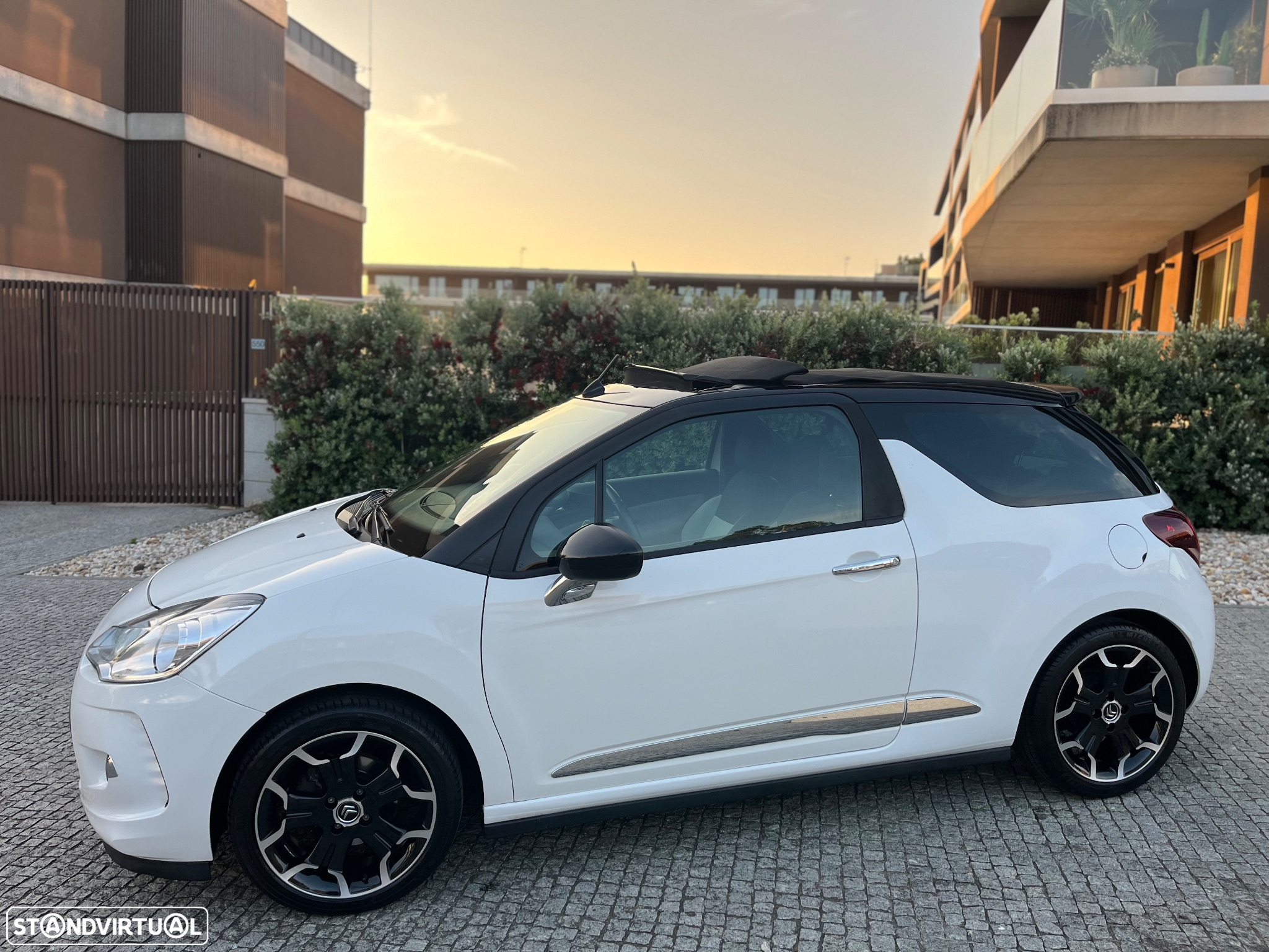 Citroën DS3 Cabrio 1.2 VTi So Chic - 3