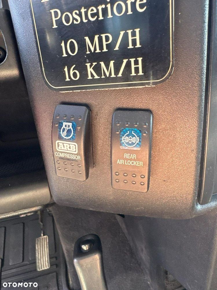 Land Rover Defender - 13