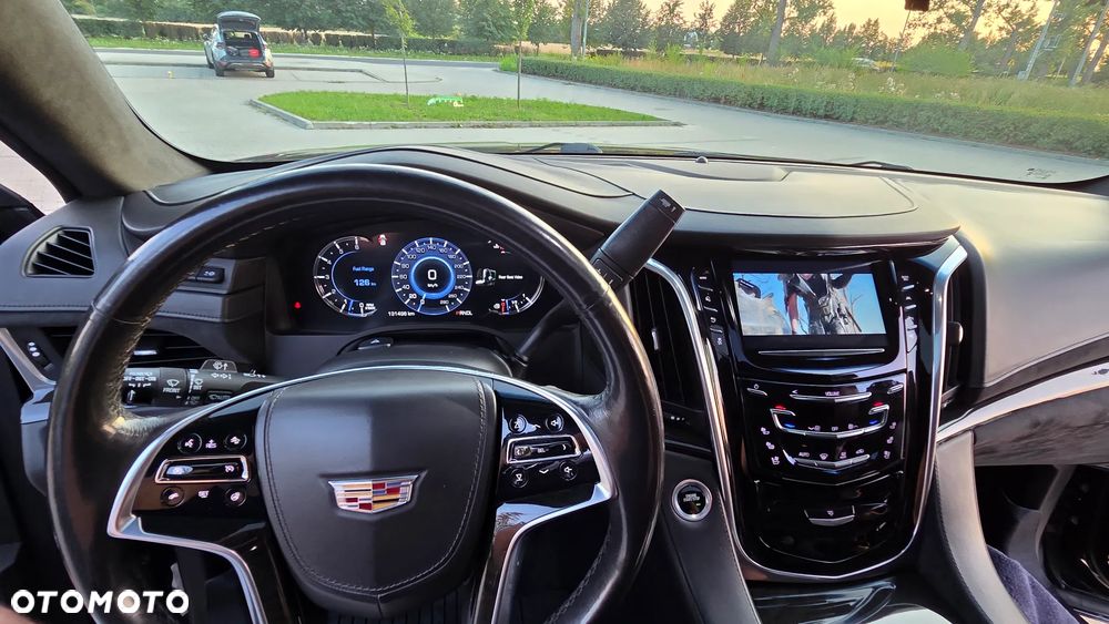 Cadillac Escalade - 25