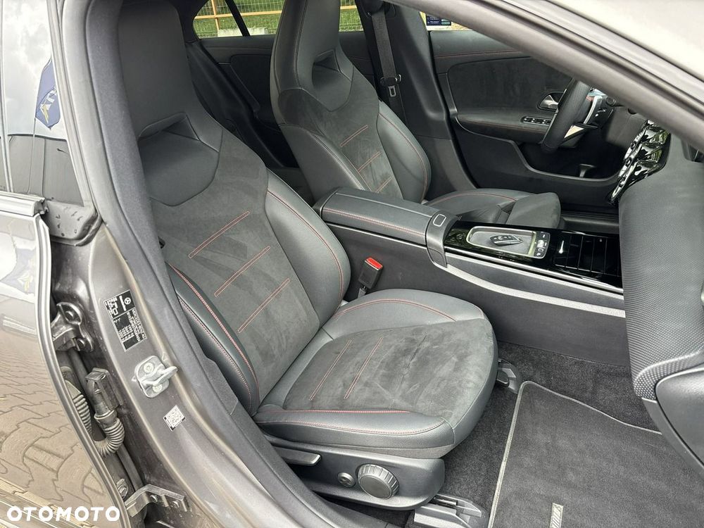 Mercedes-Benz CLA 200 7G-DCT - 16