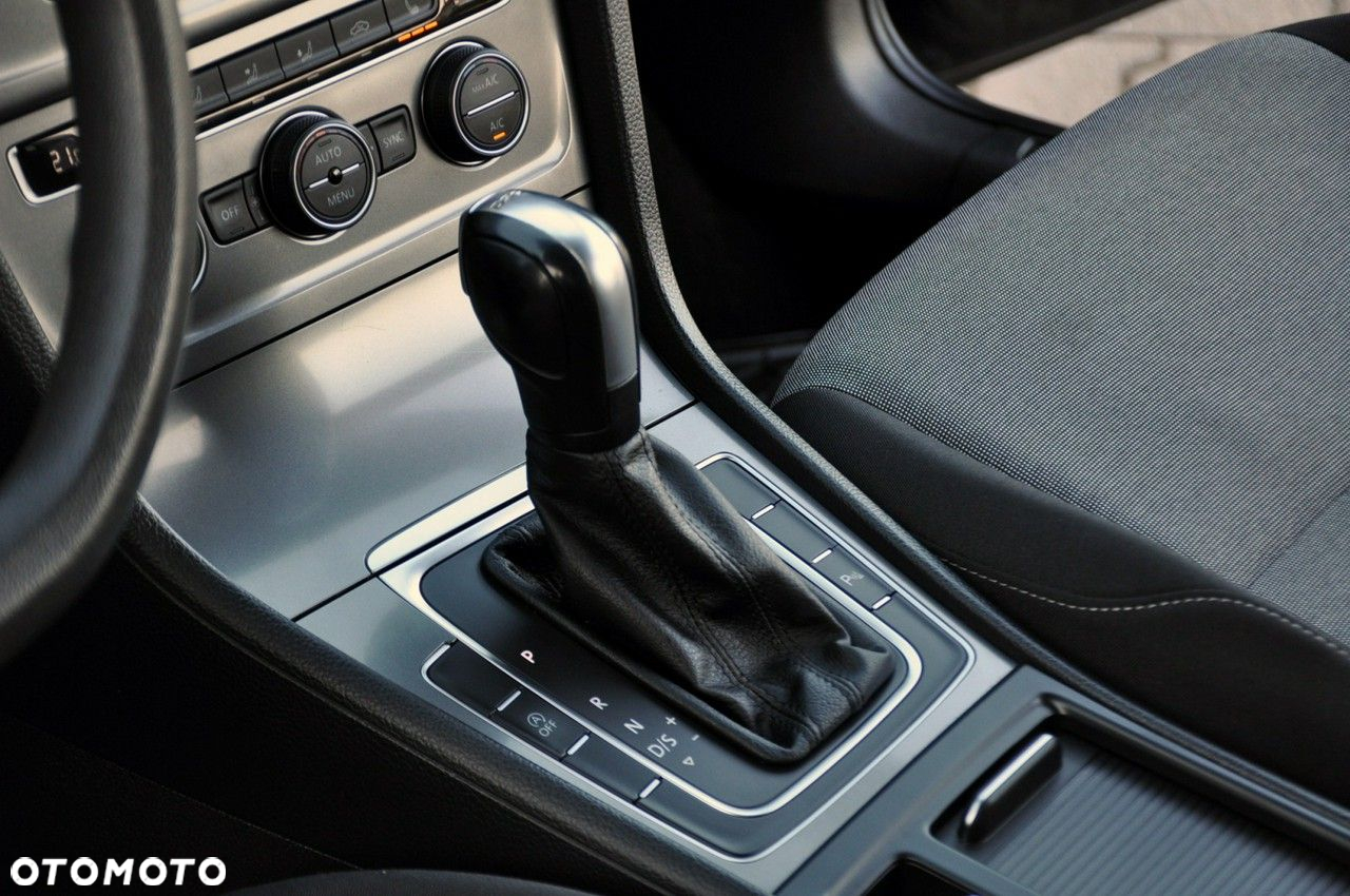 Volkswagen Golf - 34