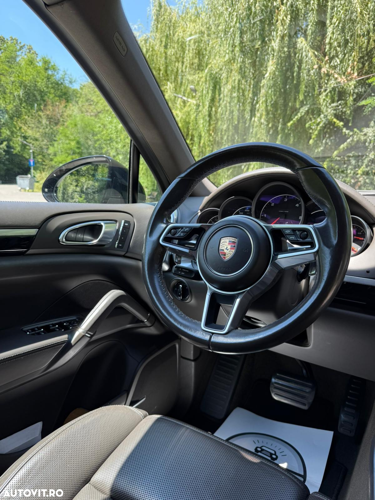 Porsche Cayenne 3.0 L - 20