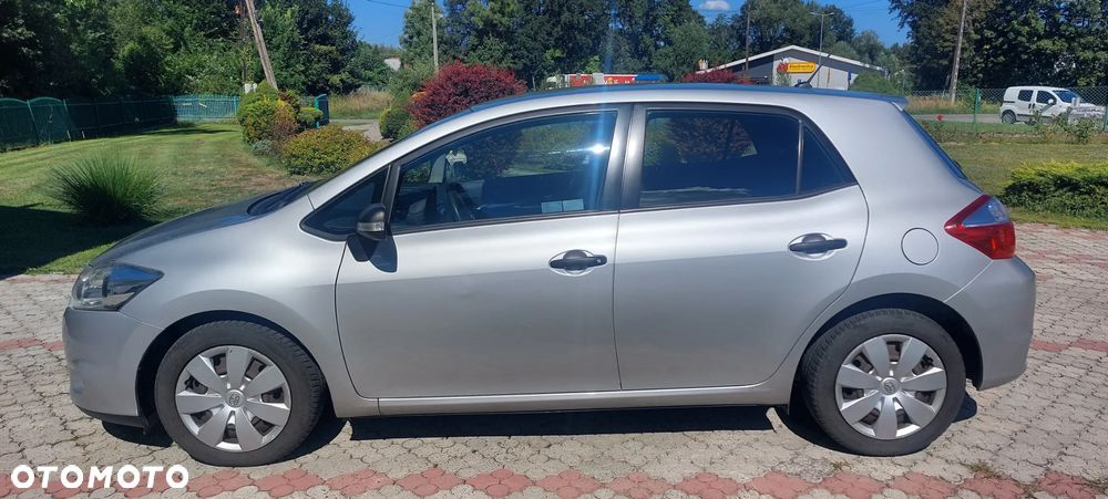 Toyota Auris 1.6 Terra - 9