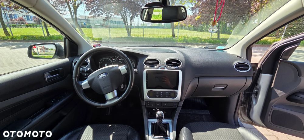 Ford Focus 2.0 16V Titanium - 12