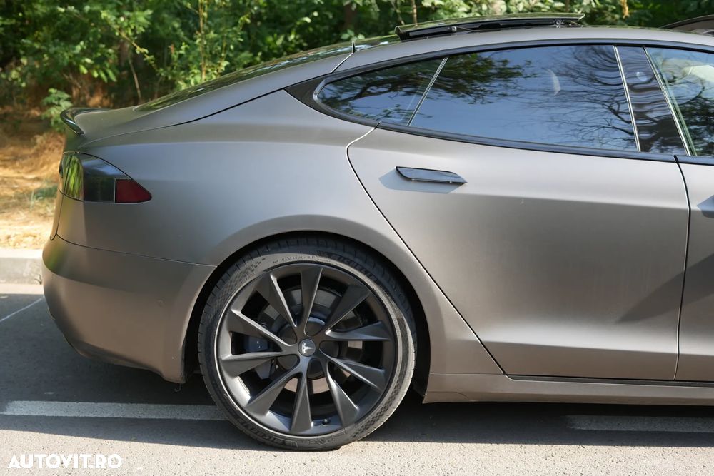 Tesla Model S - 5