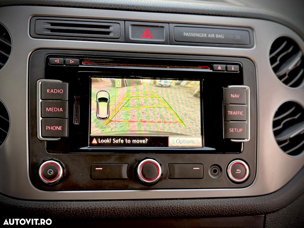 Volkswagen Tiguan 2.0 TDI DPF BlueMotion Technology Lounge Sport & Style - 18
