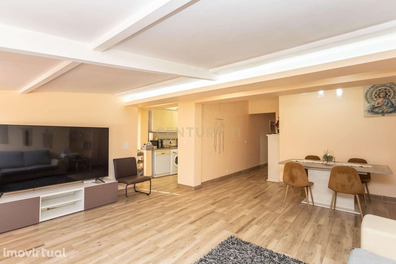 Apartamento Renovado T2 em Seixal com Logradouro de 135m2 - Grande imagem: 3/29