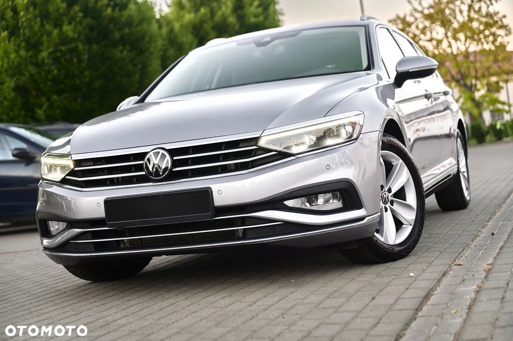 Volkswagen Passat - 1