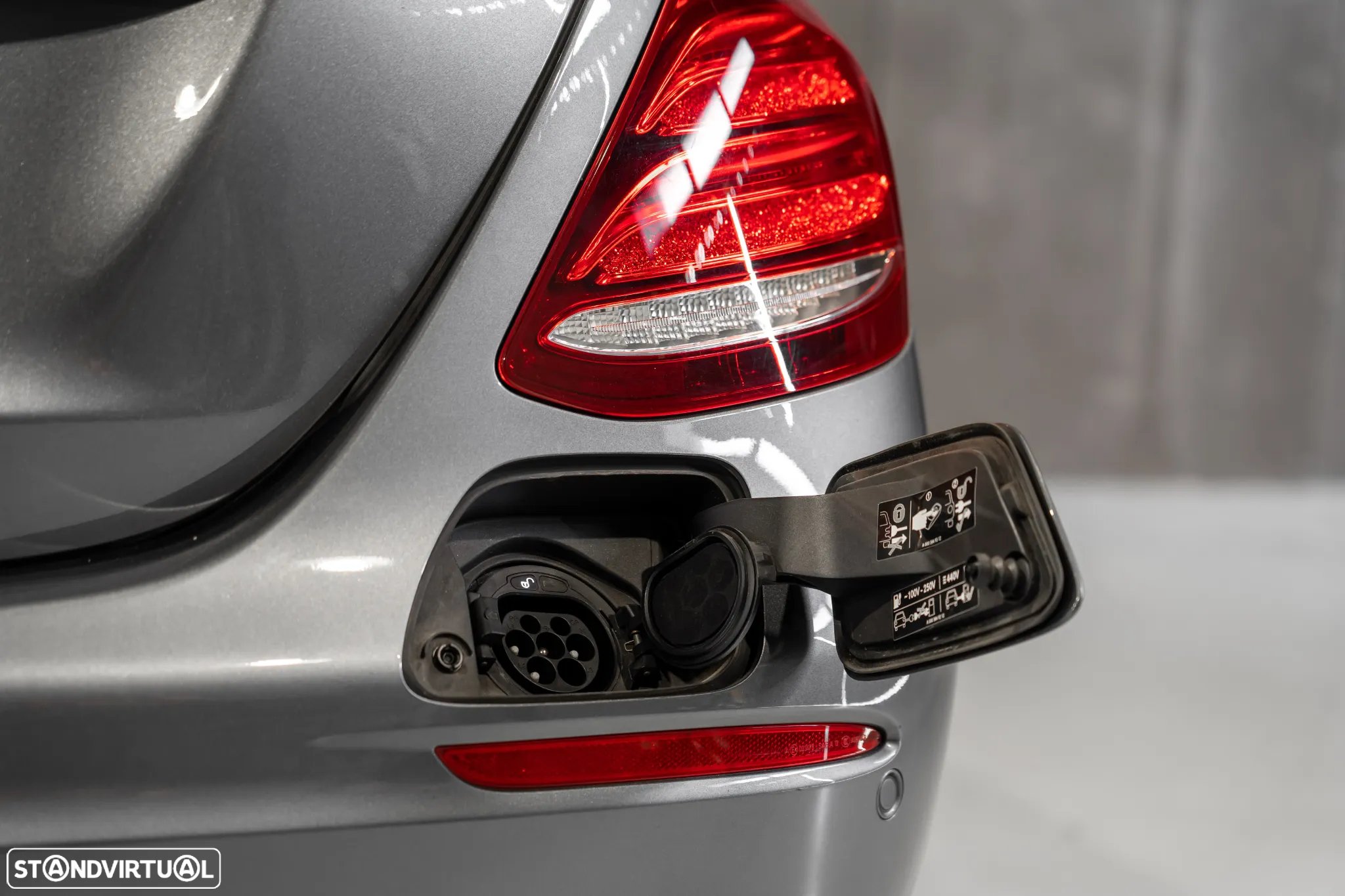 Mercedes-Benz E 300 e AMG Line - 8