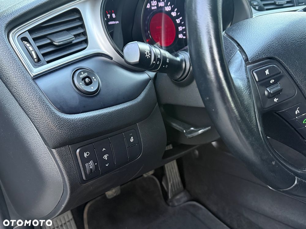 Kia Ceed 1.4 CVVT Dream Team Edition - 26