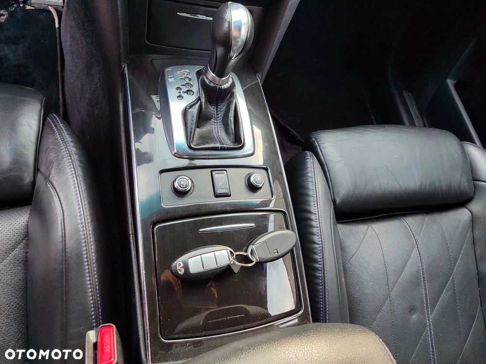 Infiniti QX70 3.0d S - 17