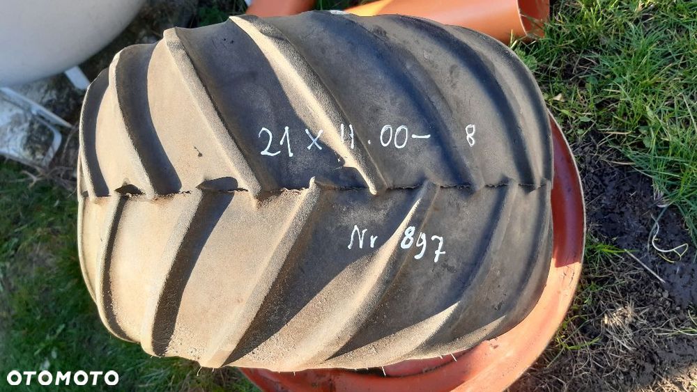 Goodyear 21x4.00-8 + felga nr 897 - 1