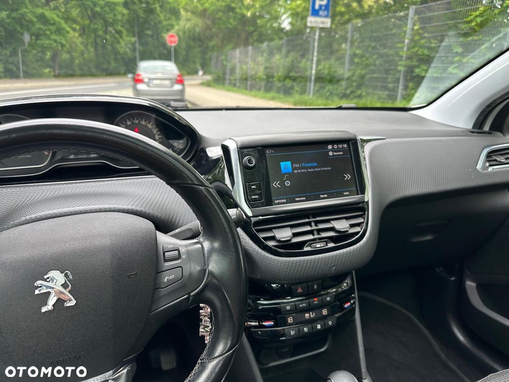 Peugeot 208 1.2 PureTech GPF Allure S&S EAT6 - 17