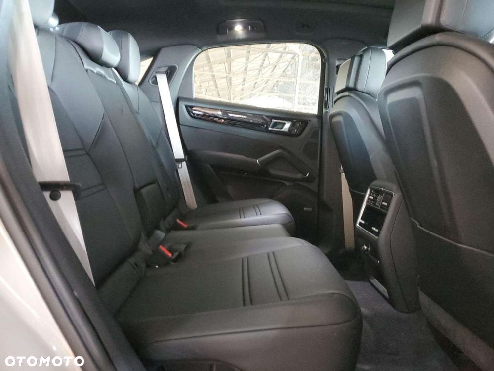 Porsche Cayenne - 11
