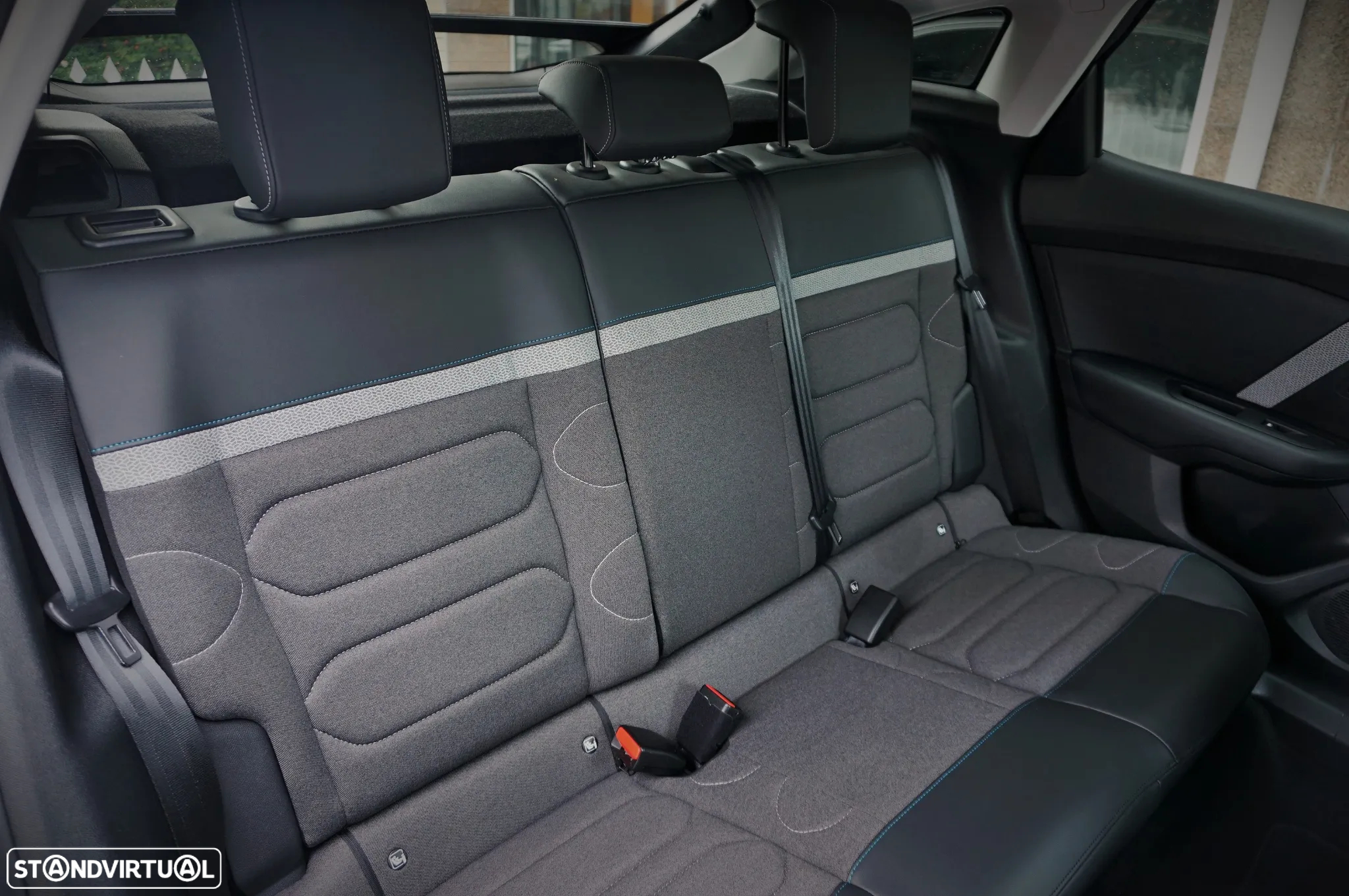 Citroën C4 PureTech 130 Stop&Start SHINE - 19