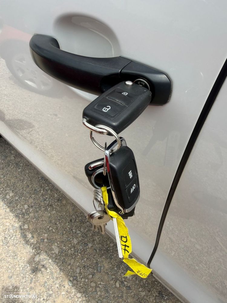 VW Amarok 3.0 TDI Comfortline - 29