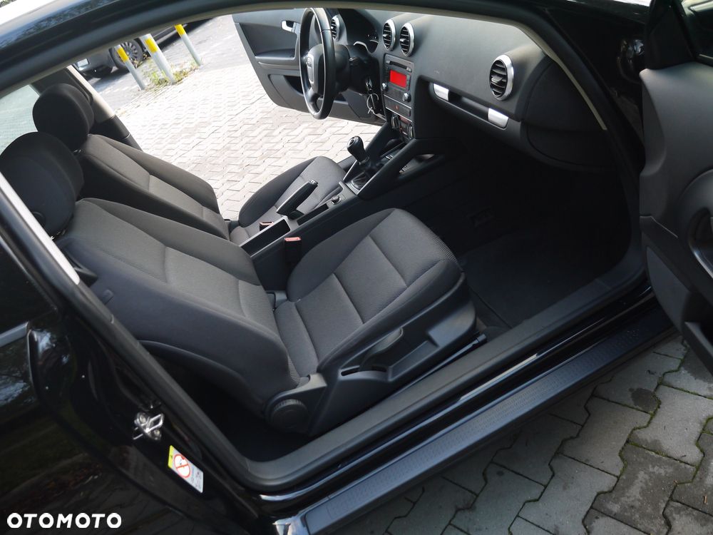 Audi A3 3-drzwiowe 1.6 Attraction - 18