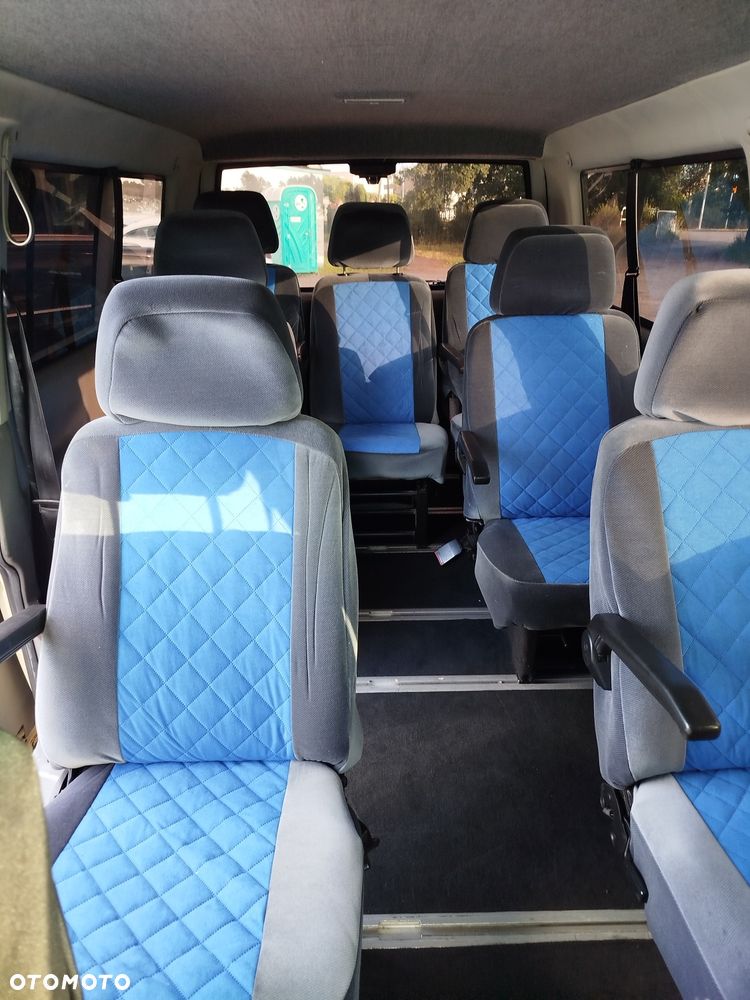 Volkswagen Caravelle - 8