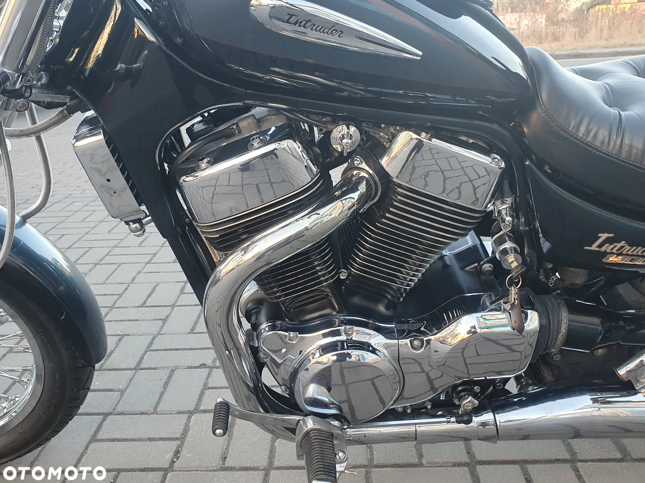 Suzuki Intruder - 10