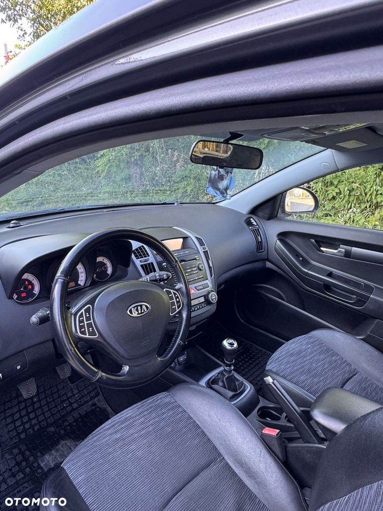 Kia Ceed - 4